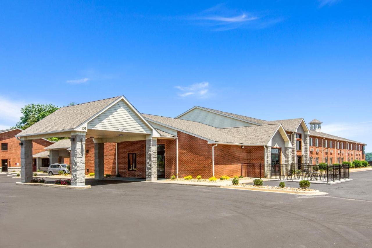 Clarion Pointe On The Lake Clarksville-South Hill West Exterior photo
