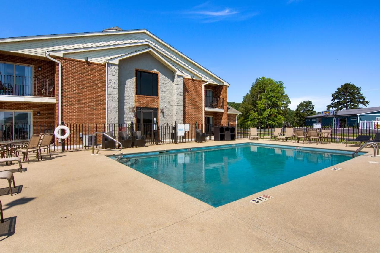 Clarion Pointe On The Lake Clarksville-South Hill West Exterior photo