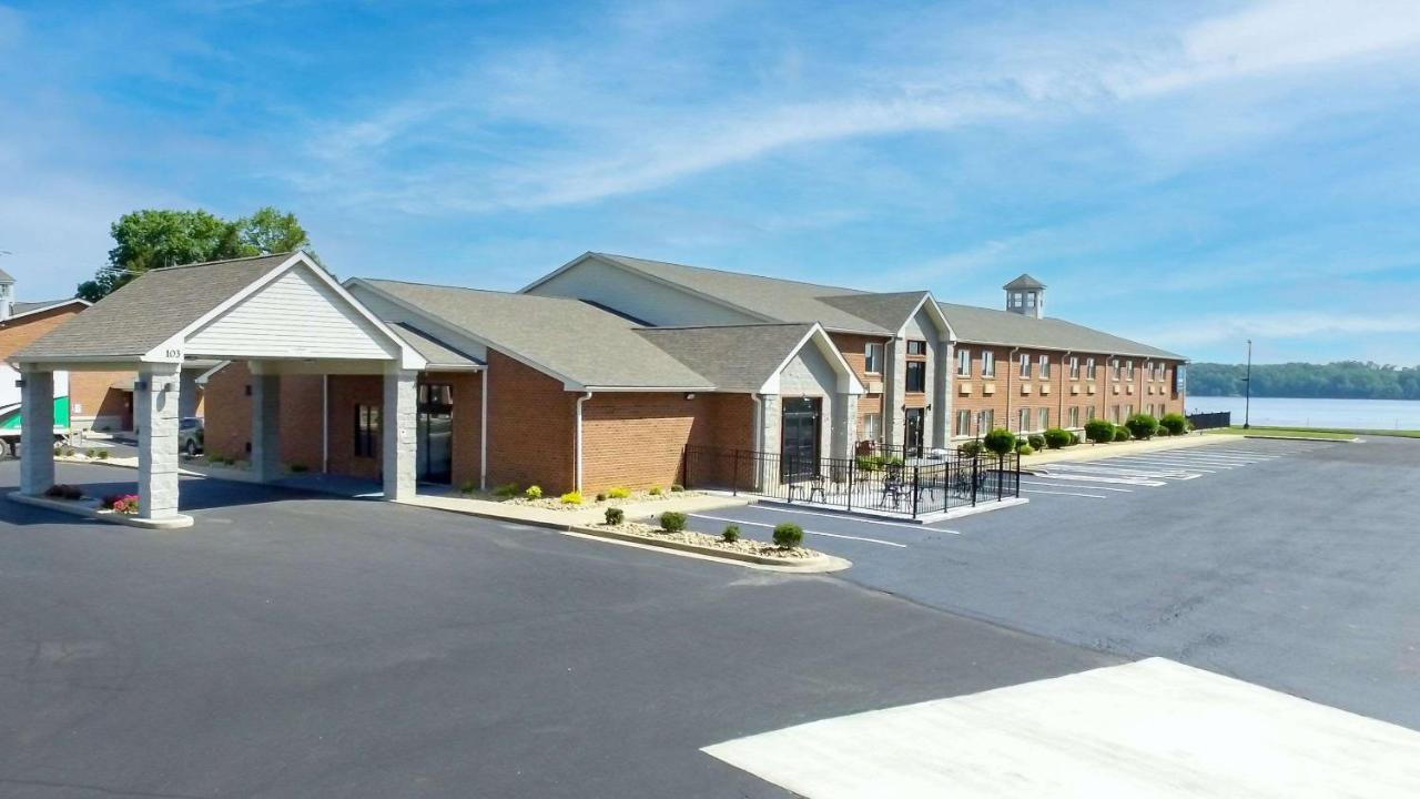 Clarion Pointe On The Lake Clarksville-South Hill West Exterior photo