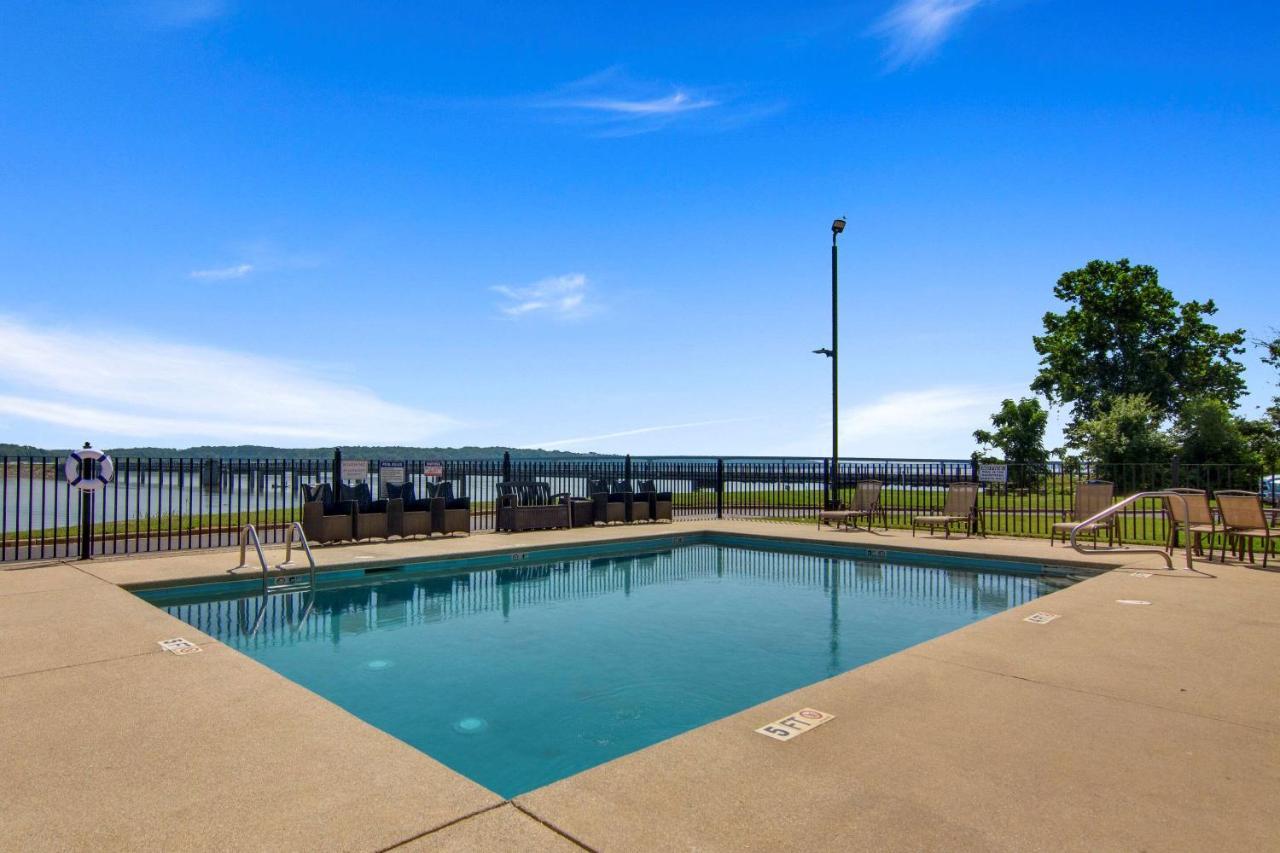 Clarion Pointe On The Lake Clarksville-South Hill West Exterior photo