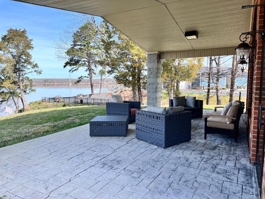 Clarion Pointe On The Lake Clarksville-South Hill West Exterior photo